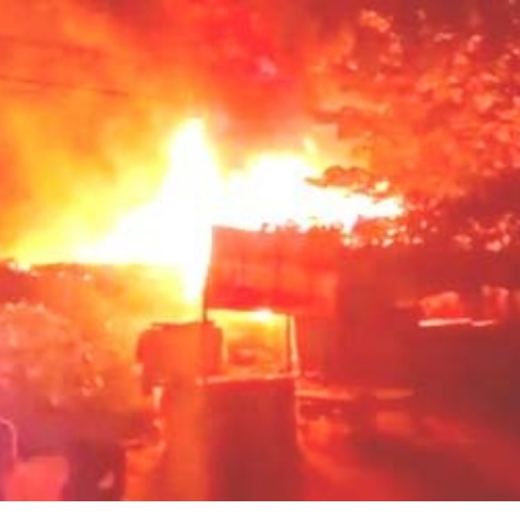 फरीदाबाद : दिवाली की रात अजरौंदा मार्किट में लगी भीषण आग