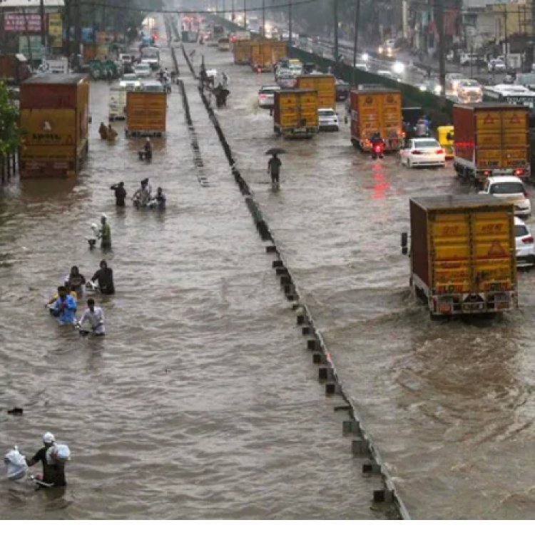 दिल्ली में भारी बारिश
