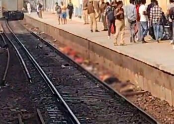 चुनार रेलवे स्टेशन पर दर्दनाक हादसा: हावड़ा-कालका मेल की चपेट में आए छह श्रद्धालु, मौके पर मौत