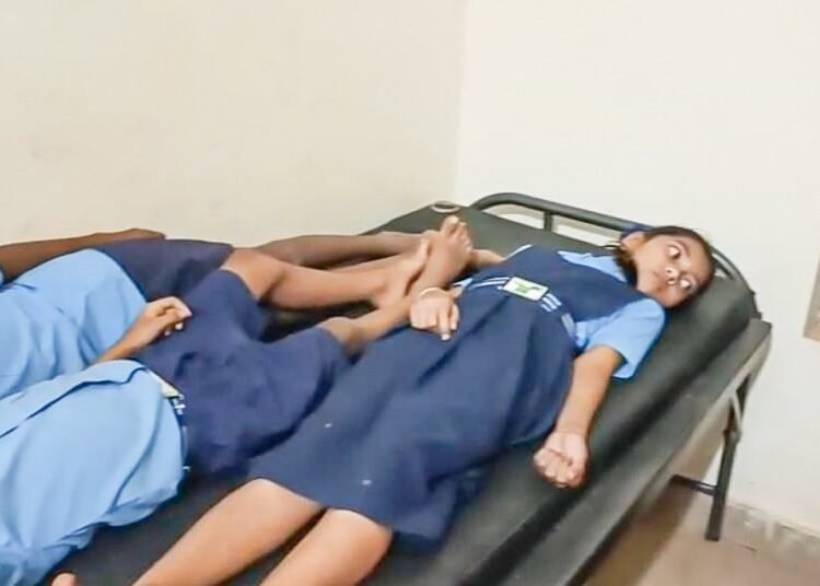 कर्नाटक के बेलगावी में फूड प्वाइजनिंग से मोरारजी देसाई स्कूल के 12 छात्र बीमार