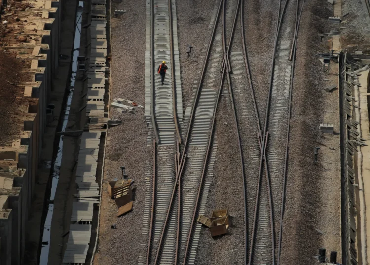 चीन में रेल दुर्घटना , 11 लोगों की मौत दो अन्य घायल