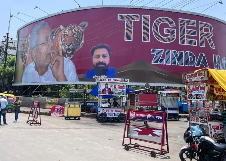 टाइगर जिंदा है , जेडीयू कार्यालय के बाहर लगा पोस्टर बना चर्चा का विषय, पूर्व मंत्री रंजीत सिन्हा ने नीतीश कुमार को बताया जनता का रक्षक