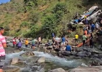 ओंकारेश्वर से महाकालेश्वर जा रही बस 20 फुट गहरी खाई में गिरी, 3 की मौत, 9 घायल