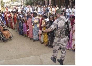 पश्चिम बंगाल सीमा पर बांग्लादेशी नागरिकों का भारी जमावड़ा, SIR को लेकर फैली अफवाह से लौटने की होड़