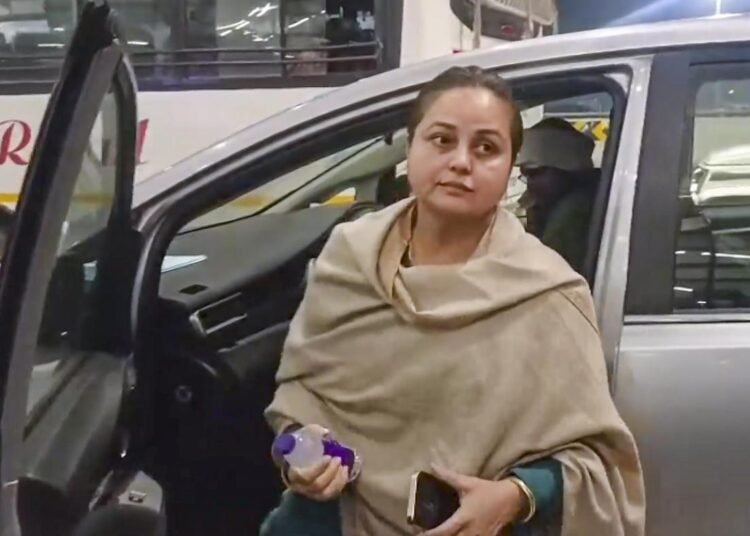 तेजस्वी यादव और रोहिणी आचार्या के बीच विवाद पर लालू यादव ने तोड़ी चुप्पी, कहा—यह हमारे घर का मामला है, हम इसे घर में ही सुलझाएंगे