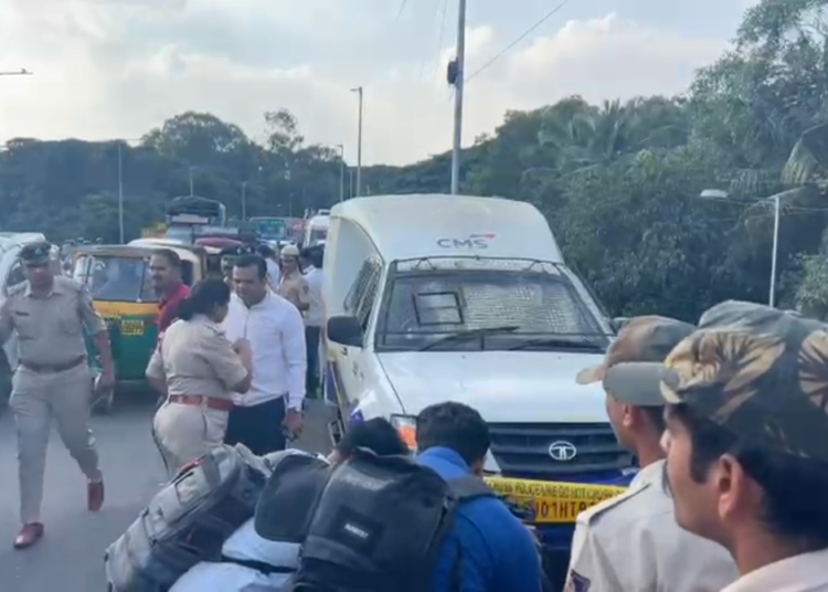 बेंगलुरु में दिनदहाड़े 7.11 करोड़ की एटीएम कैश वैन लूट: शहर में हड़कंप, पुलिस ने बढ़ाई निगरानी