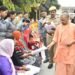 मुख्यमंत्री योगी आदित्यनाथ ने गोरखपुर में जनता दर्शन के दौरान सुनीं लोगों की समस्याएं, दिए त्वरित समाधान के निर्देश