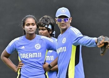 अरुंधति के चार विकेट से पता चलता है कि वह कितनी मेहनती हैं: आविष्कार साल्वी