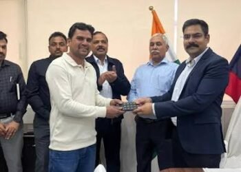 क्राइम ब्रांच ने 100 खोए-चोरी हुए मोबाइल मालिकों काे लौटाए