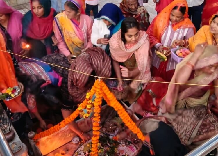 महाशिवरात्रि पर भोलेनाथ का भव्य जलाभिषेक, उमड़ा श्रद्धा का सैलाब