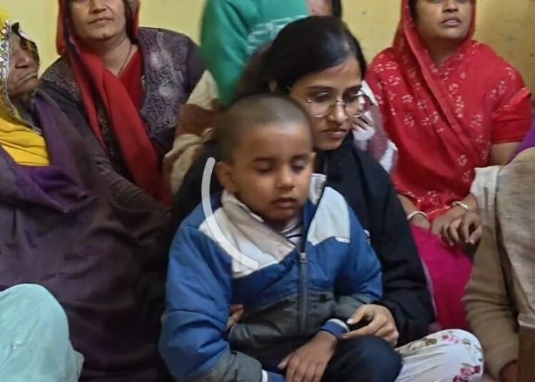 मंदसौरः चिकित्सक की लापरवाही से माँ-बच्चों की मौत, डिप्टी कलेक्टर को सौंपा ज्ञापन, सेवा से पृथक करने की मांग