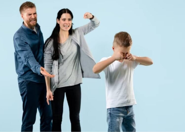 पांच लाख की मांग पूरी नहीं होने पर युवक को और दोस्त को बंधक बनाकर पीटा