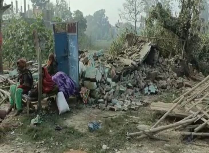 ताजनगर व सुल्तानपुर गांव में अवैध निर्माण पर तोड़फोड़