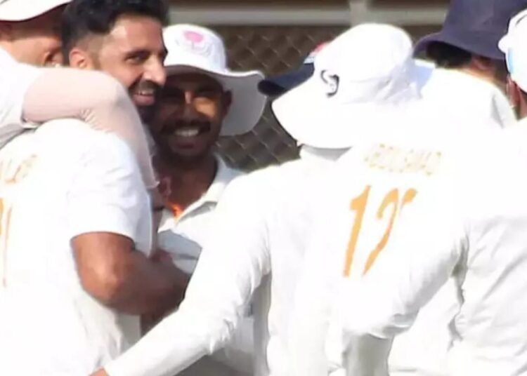 802 रन की विशाल बढ़त के साथ कर्नाटक का रणजी फ़ाइनल पक्का