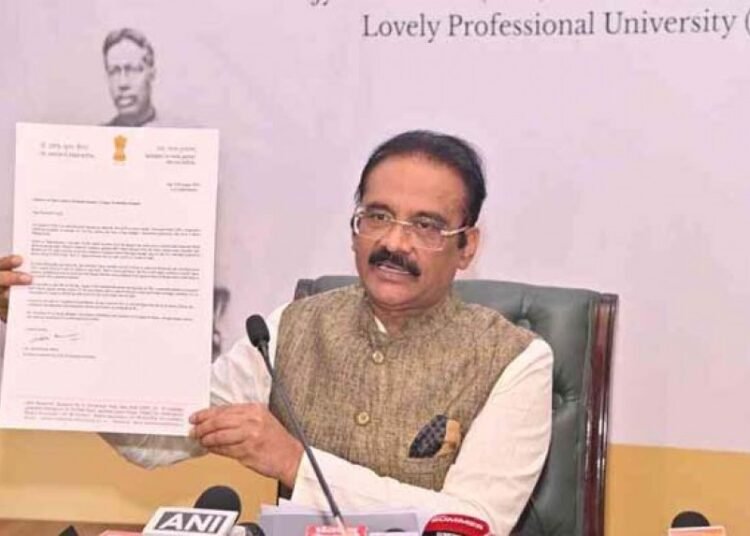 शौर्य भट्टाचार्य ने 62 के स्कोर के साथ बनायी चार शॉट की बढ़त