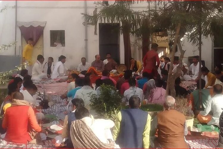 वाराणसी में राधिका देवी की पुण्यतिथि पर 121 ब्राह्मणों ने किया महारुद्राभिषेक