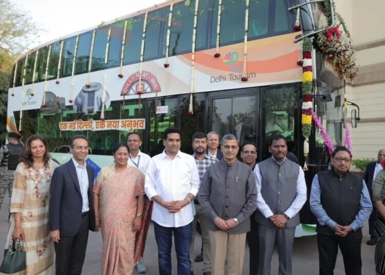 देखो मेरी दिल्ली’: डबल डेकर पर्यटक बस सेवा शुरू, मुख्यमंत्री रेखा गुप्ता ने दिखाई हरी झंडी
