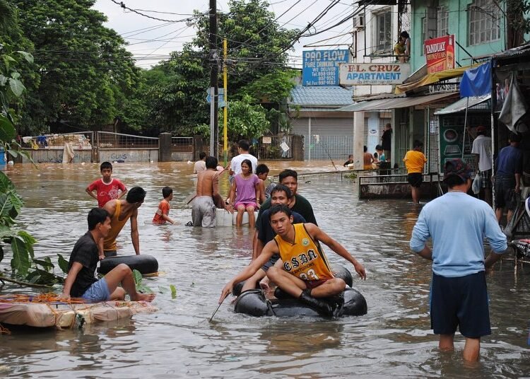 फिलीपीन में उष्णकटिबंधीय तूफान से चार की मौत, हजारों विस्थापित