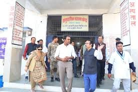 महासमुंद : कलेक्टर ने विद्यार्थियों की काउंसिलिंग कर परीक्षा के भय को दूर करने पर दिया जाेर