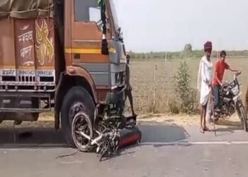 धार: कुक्षी में ट्राले की टक्‍कर में बाइक सवार दो युवकों की मौत